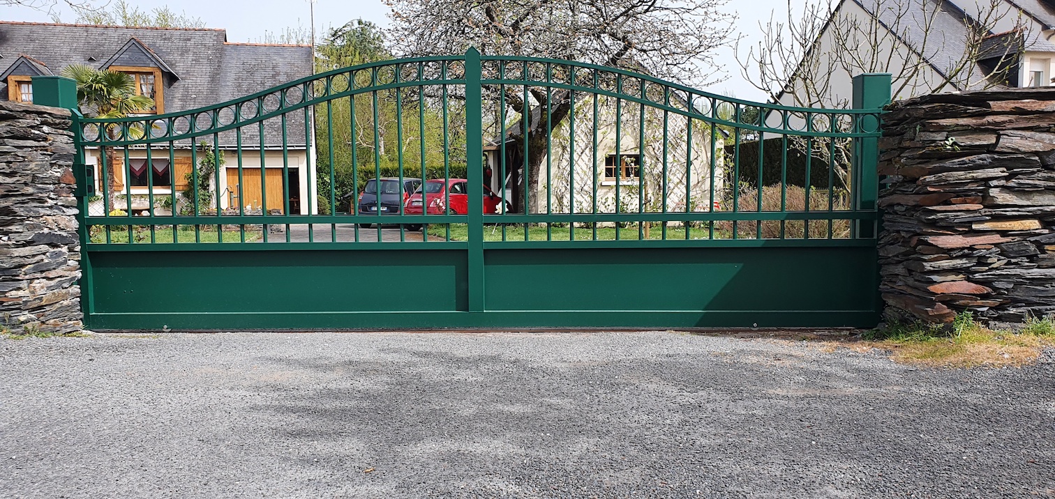 Portail vert aluminium coulissant