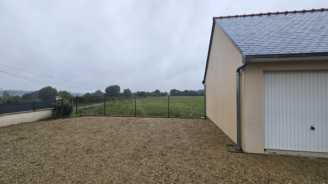 carport en aluminium avec clôture pare-vue